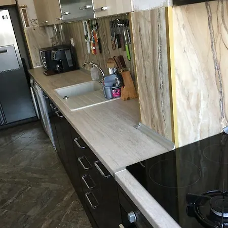 Lazur Apartment *